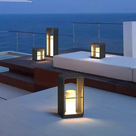 Selaris Solar Powered Garden Lamp