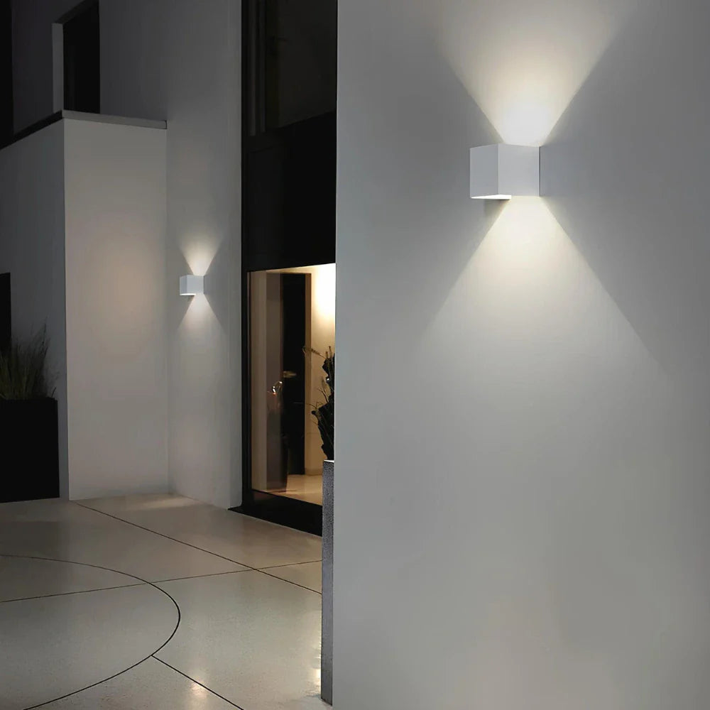 Casa Solaro™ Adjustable Wall Light