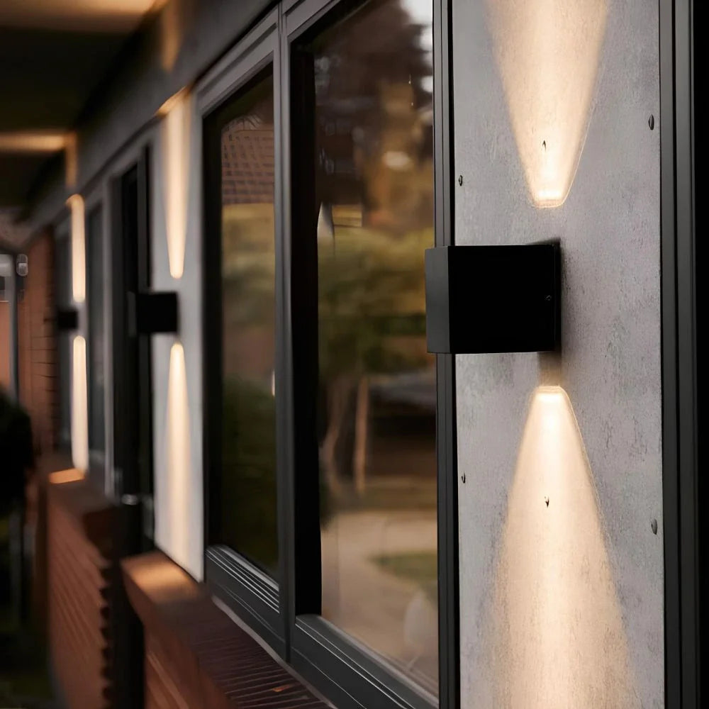 Casa Solaro™ Adjustable Wall Light