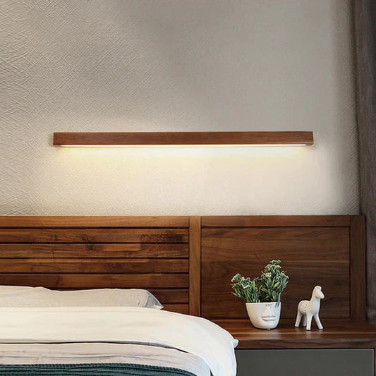 Tullia Stylish wooden wall lamp