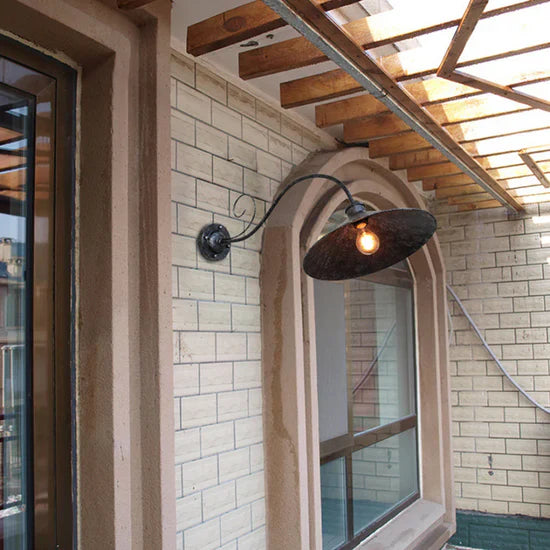 Rayen Vintage Outdoor Wall Lamp