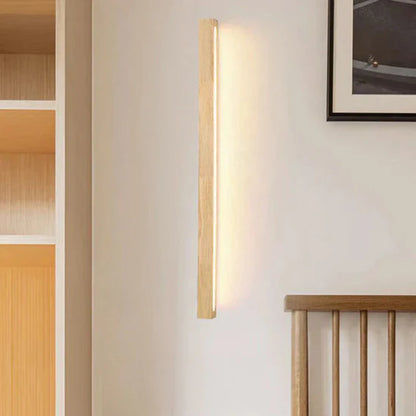 Tullia Stylish wooden wall lamp