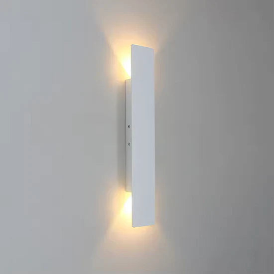 Xyrov Aluminum Wall Lamp
