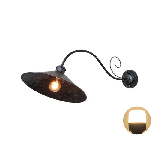 Rayen Vintage Outdoor Wall Lamp