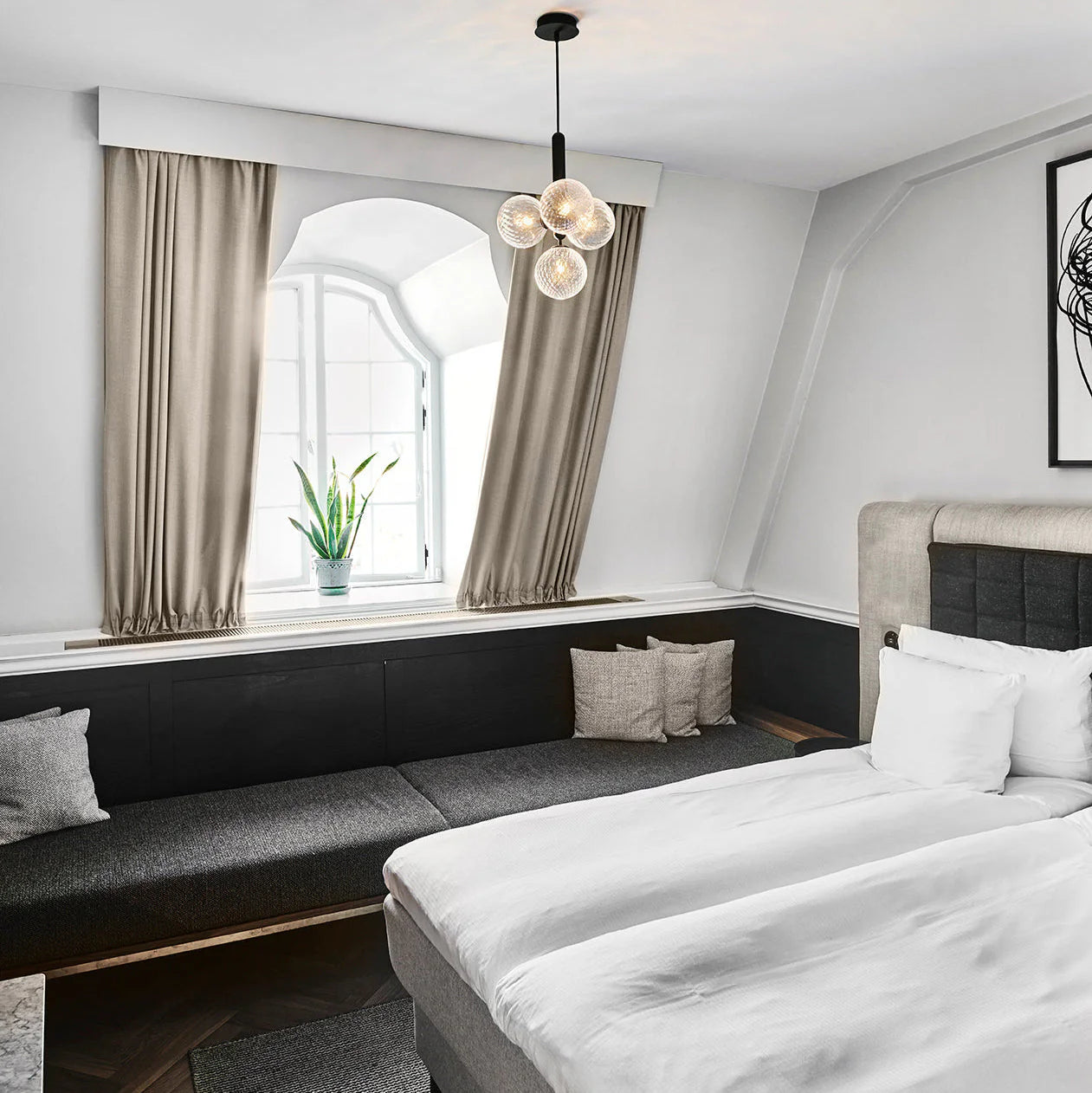 Aethera Modern Glass Pendant Lamp